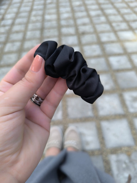 BLACK CROISSANT CLIP
