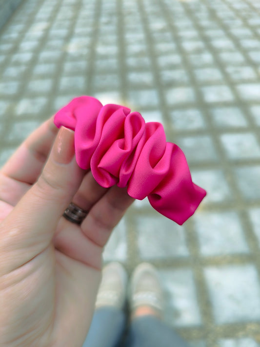 CYCLAMEN CROISSANT CLIP