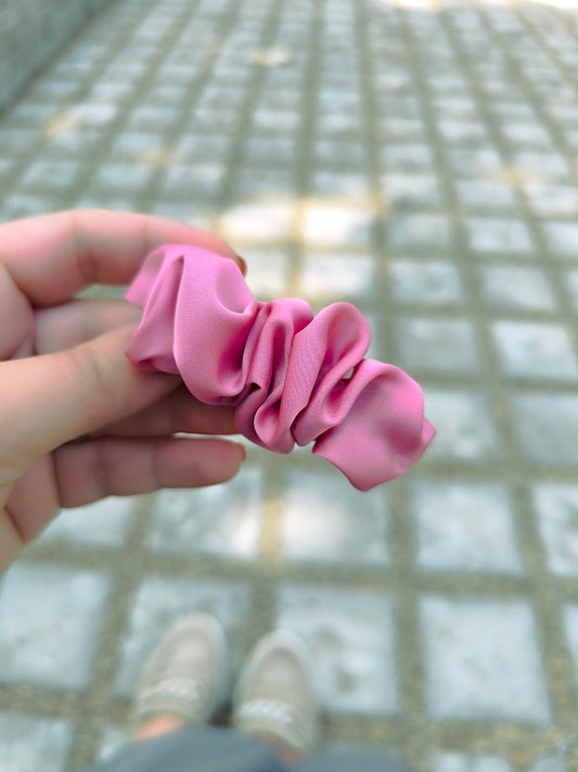 PINK CROISSANT CLIP