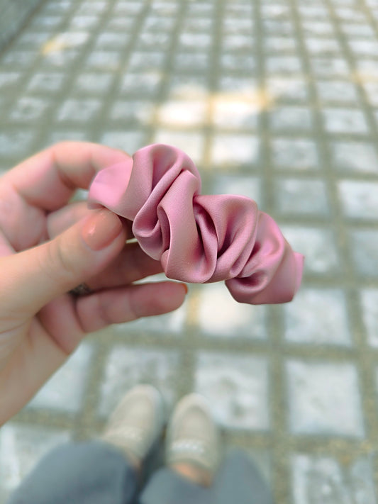 POWDER PINK CROISSANT HAIR CLIP